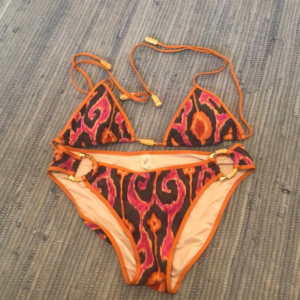 VS bikini